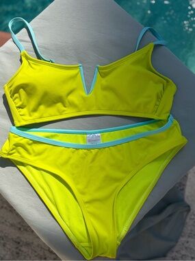 Neon Yellow Ribbed Bikini Set Blue Trim V-Cut High Waisted Swimsuit Size Medium